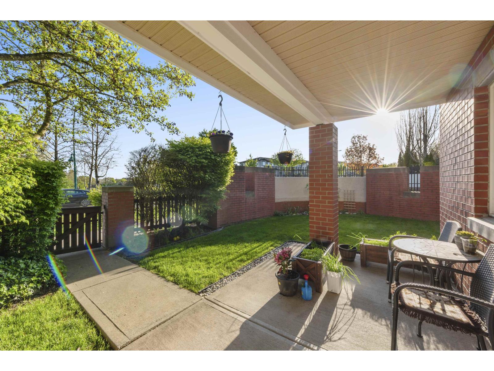 1 19505 68A AVENUE, Surrey, British Columbia