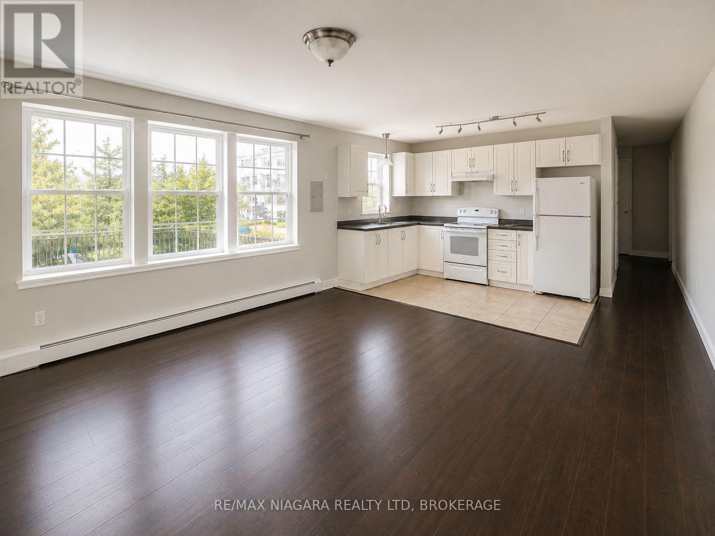5 - 143 Westchester Crescent, St. Catharines, Ontario  L2P 2N8 - Photo 3 - X13685426
