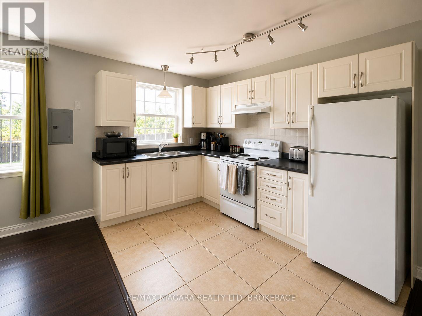 5 - 143 Westchester Crescent, St. Catharines, Ontario  L2P 2N8 - Photo 4 - X13685426
