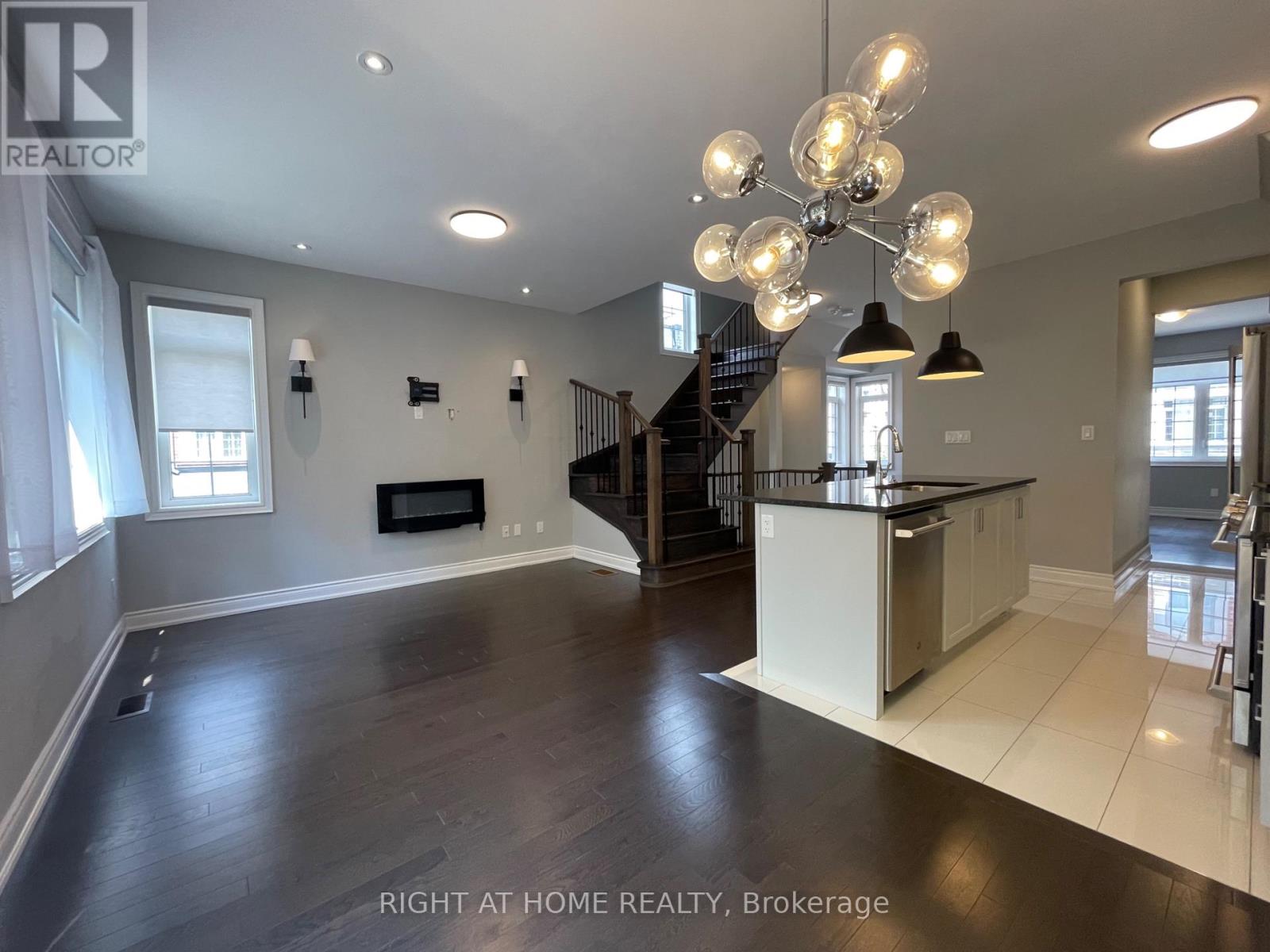 2 Queen Mary Court, Vaughan, Ontario  L4L 0H9 - Photo 15 - N13435936