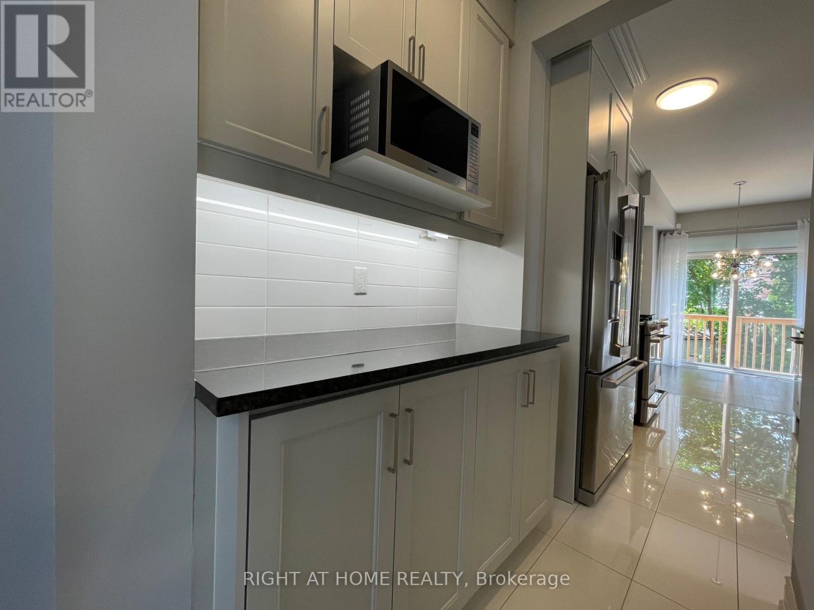2 Queen Mary Court, Vaughan, Ontario  L4L 0H9 - Photo 11 - N13435936