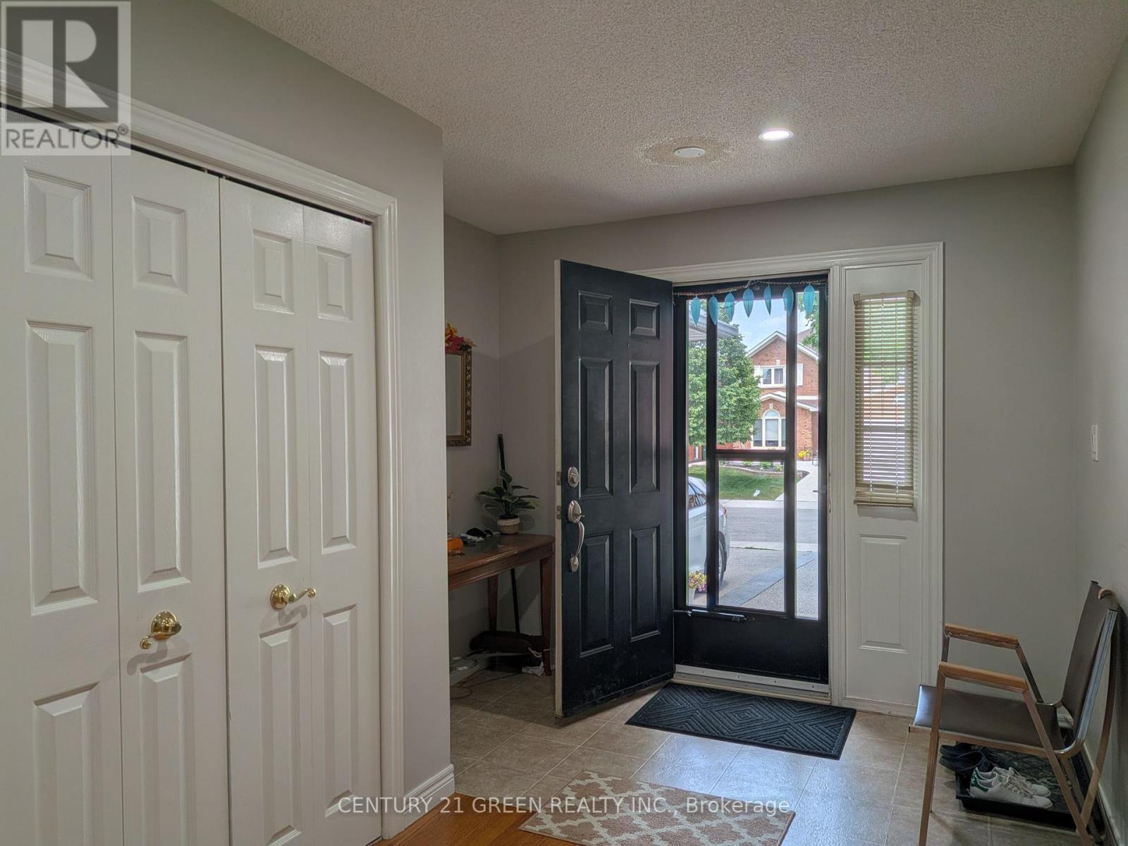 Upper - 45 Caswell Drive, Hamilton, Ontario L9C 7N3 - Photo 3 - X13684850