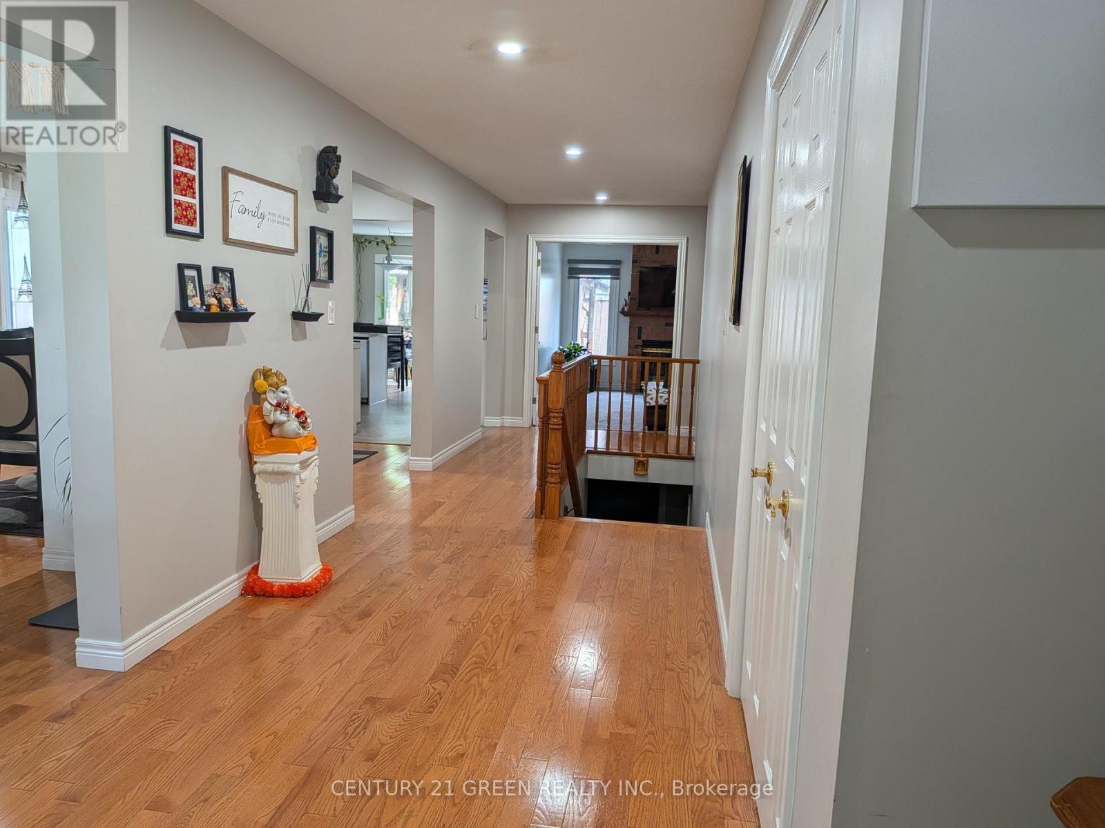 Upper - 45 Caswell Drive, Hamilton, Ontario L9C 7N3 - Photo 2 - X13684850
