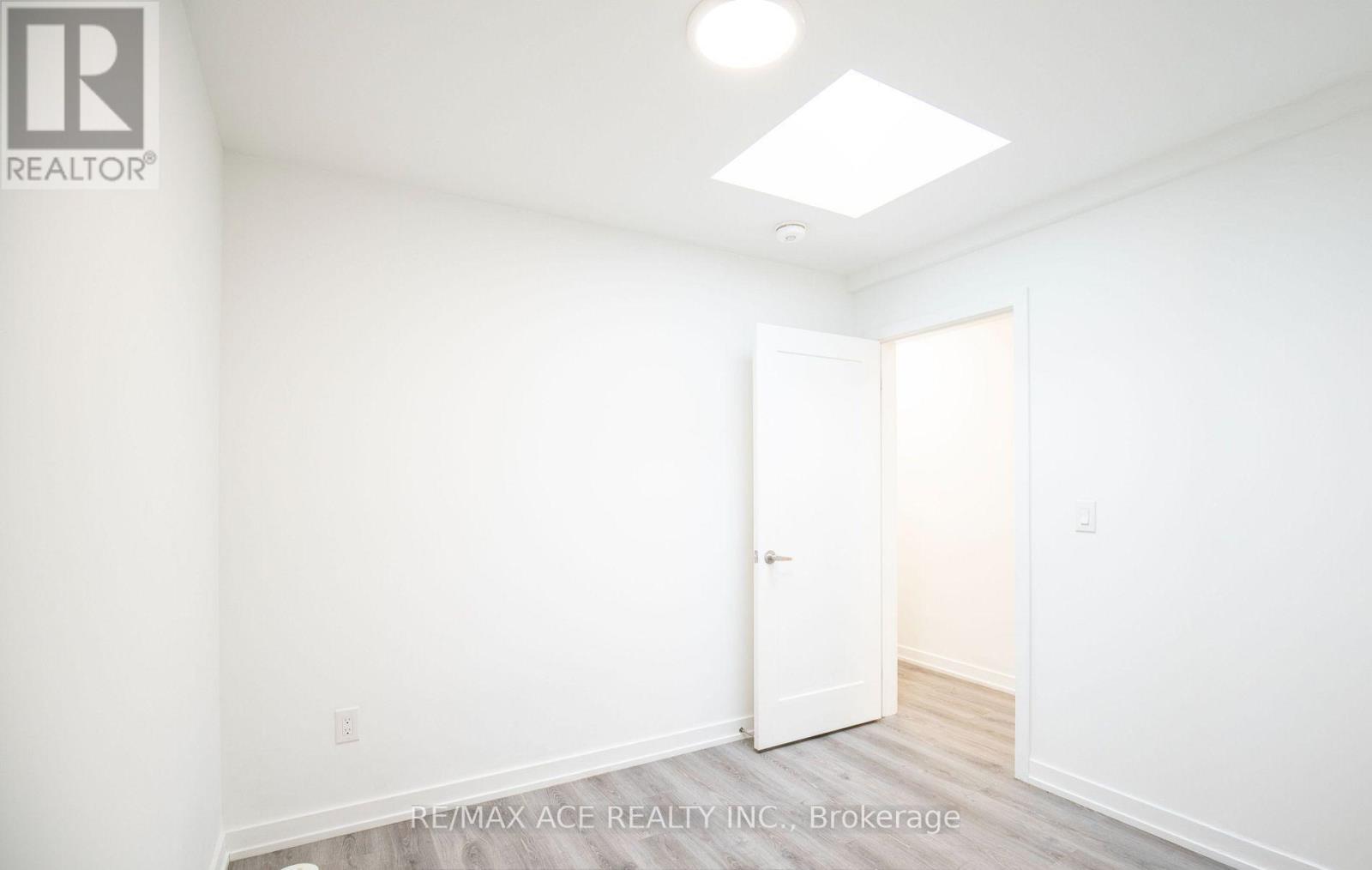 105 - 3686 St Clair Avenue E, Toronto, Ontario  M1M 0E4 - Photo 7 - E13685400