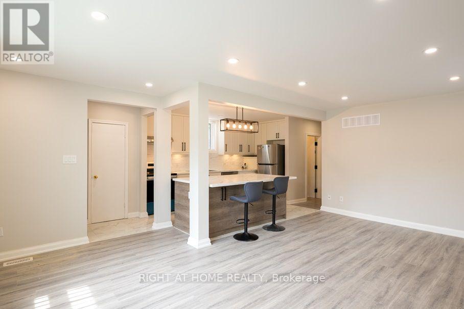 Main House - 6 Bellvare Crescent, Toronto, Ontario  M1R 2M9 - Photo 10 - E13685438