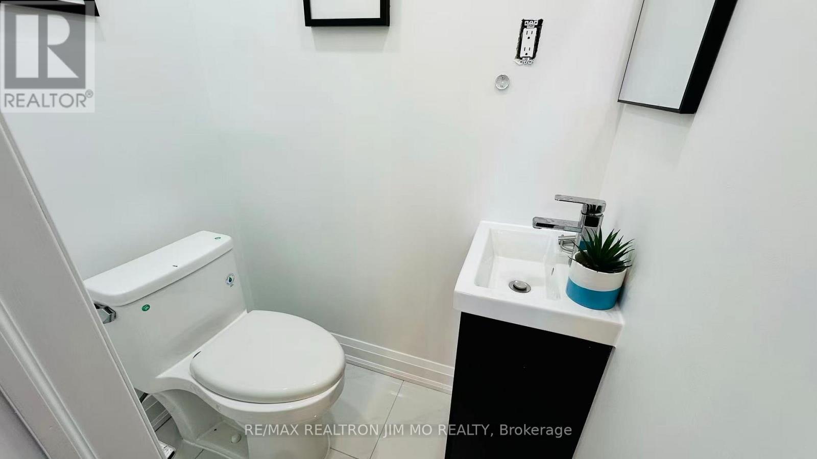 Upper - 65 Heaslip Terrace, Toronto, Ontario  M1T 1W8 - Photo 8 - E13685444