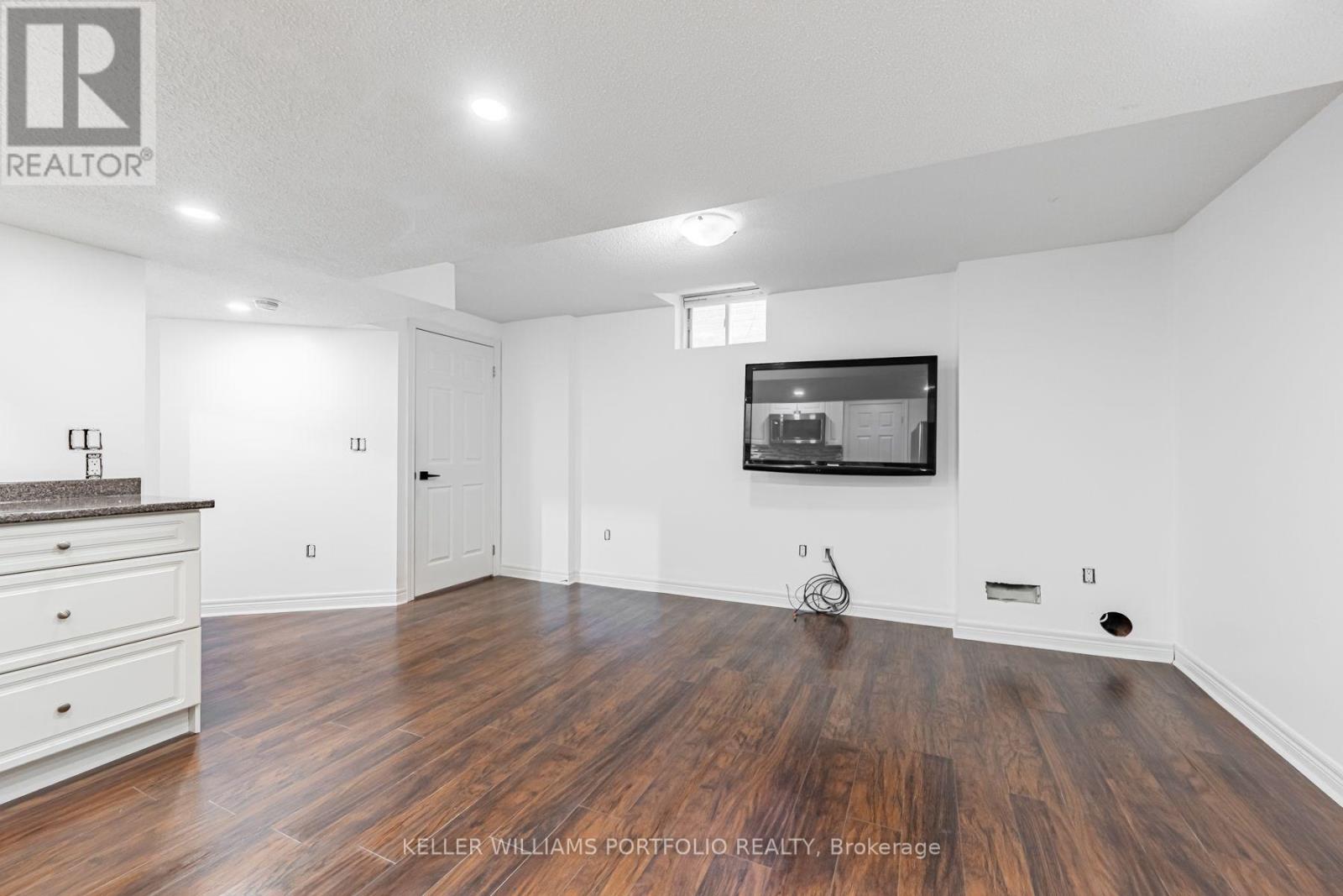 Lower - 131 Bachman Drive, Vaughan, Ontario  L6A 3R7 - Photo 4 - N13685452