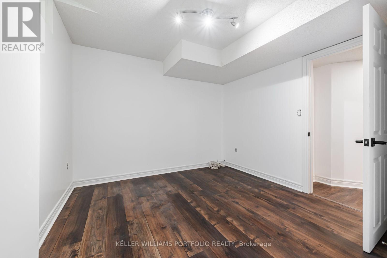 Lower - 131 Bachman Drive, Vaughan, Ontario  L6A 3R7 - Photo 7 - N13685452