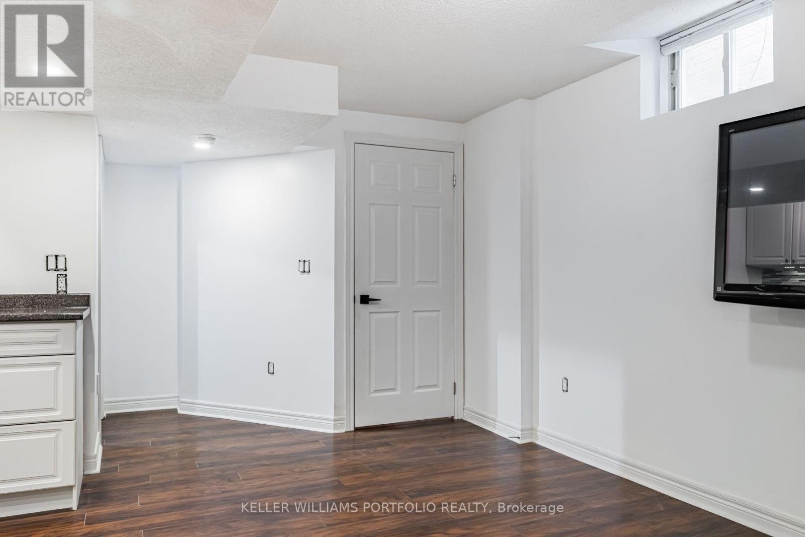 Lower - 131 Bachman Drive, Vaughan, Ontario  L6A 3R7 - Photo 9 - N13685452