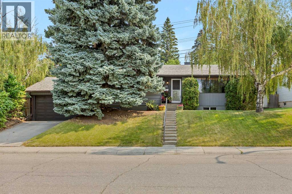 30 Gateway Drive Sw, Calgary, Alberta  T3E 4J7 - Photo 1 - A2335825