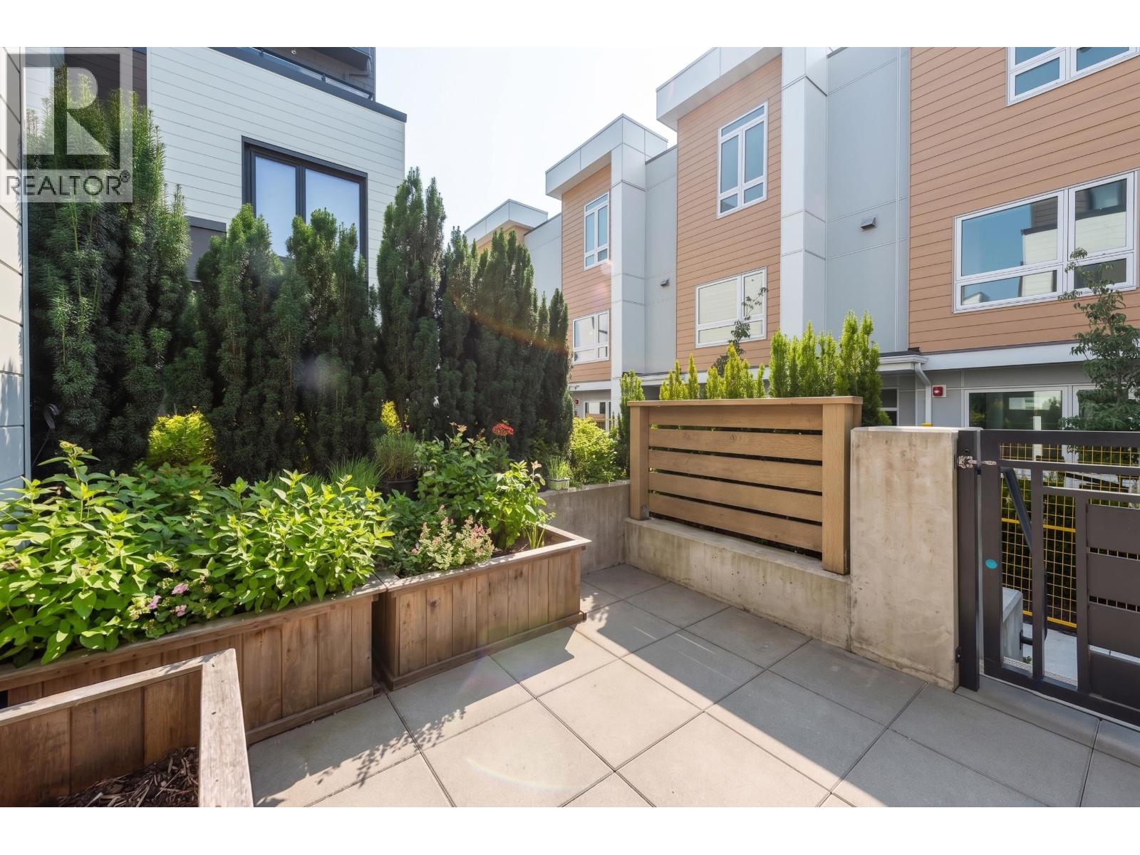 301 606 Foster Avenue, Coquitlam, British Columbia  V6J 0L5 - Photo 2 - R3156391