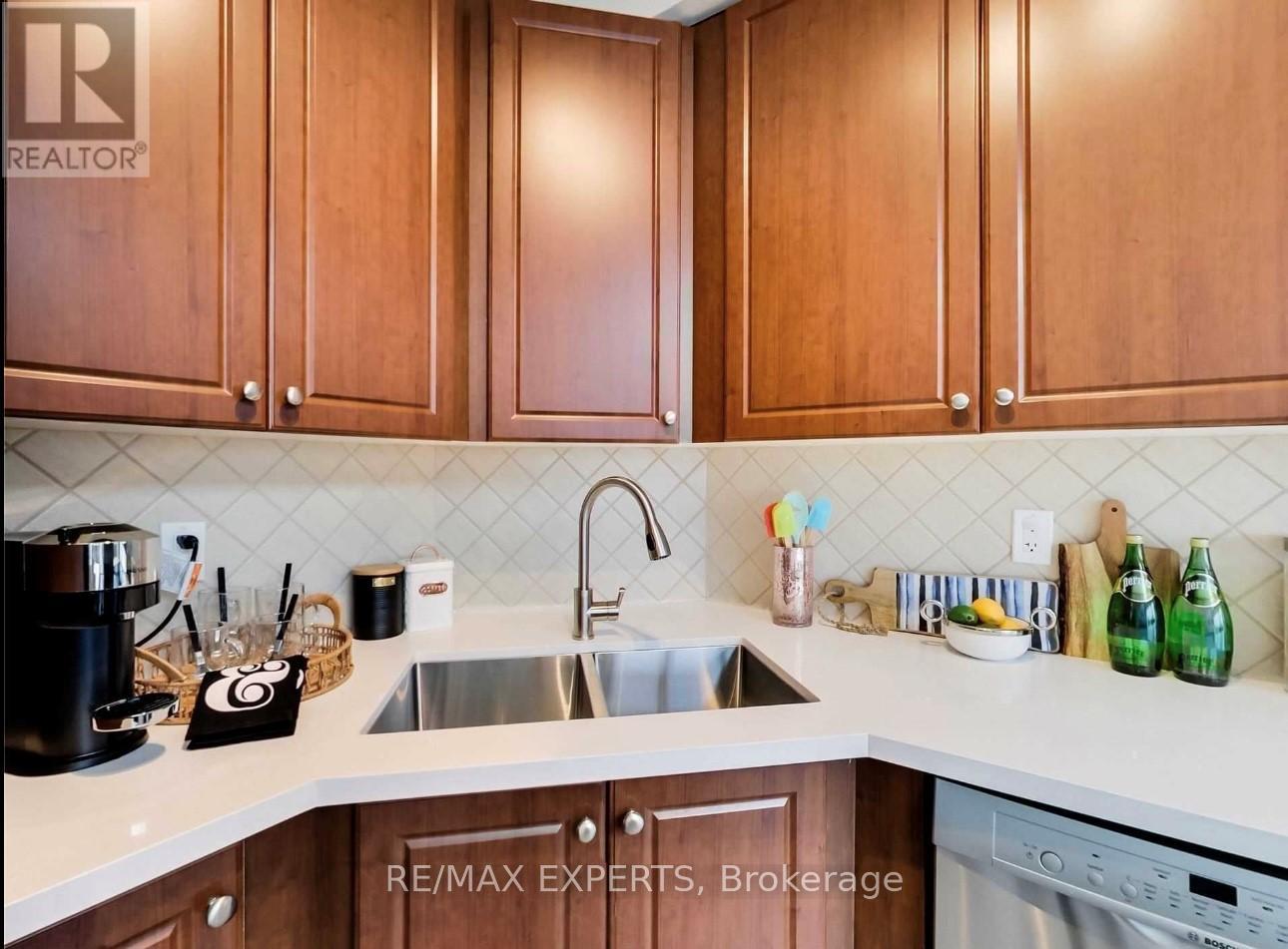 722 - 220 Burnhamthorpe Road W, Mississauga, Ontario  L5B 4N4 - Photo 10 - W13685448