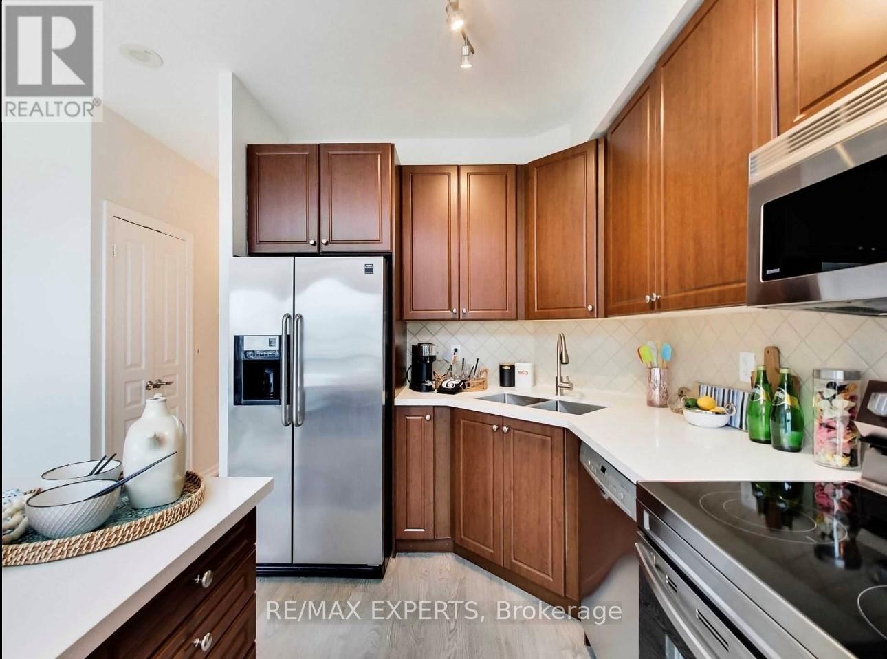 722 - 220 Burnhamthorpe Road W, Mississauga, Ontario  L5B 4N4 - Photo 11 - W13685448