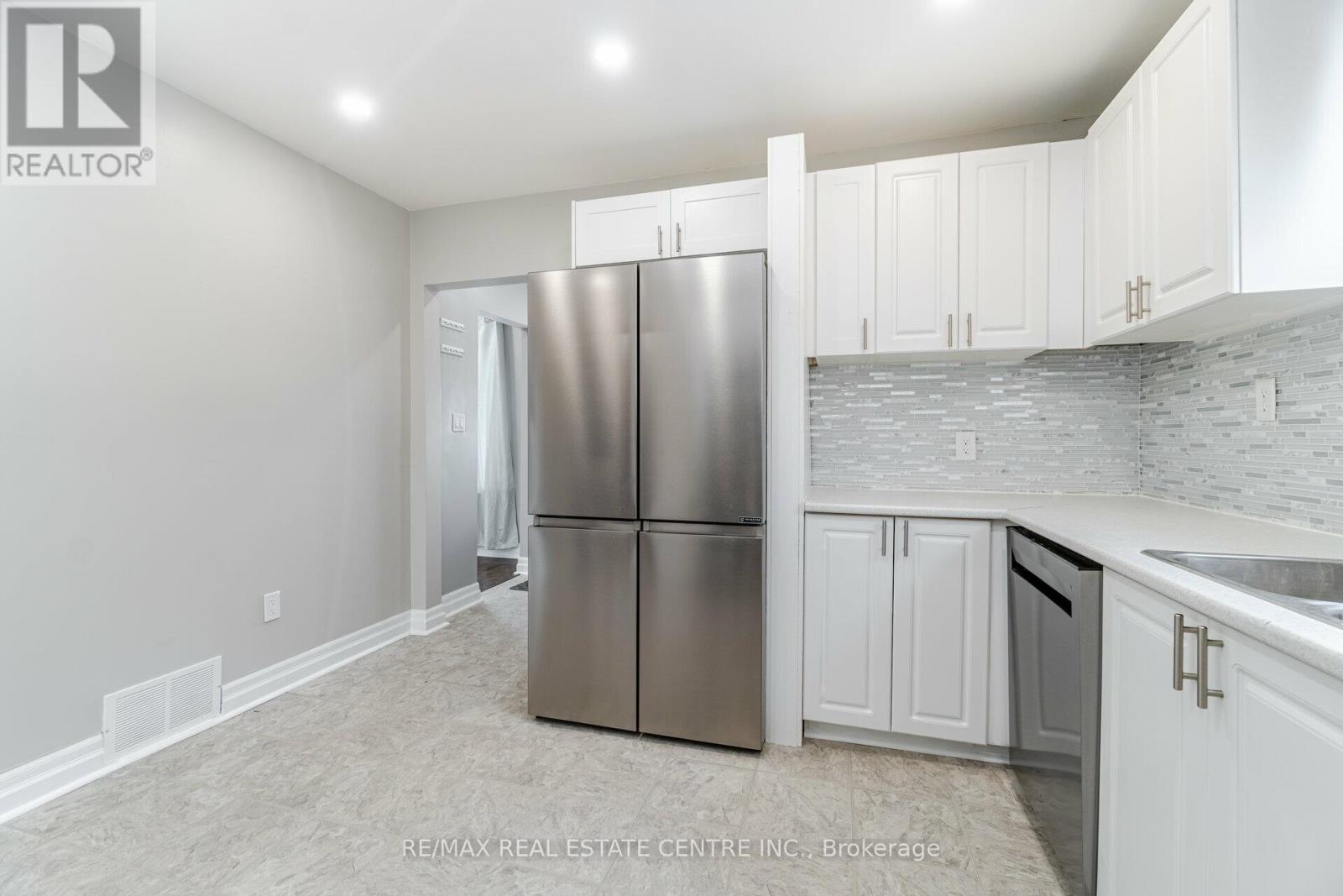 Upper Level - 102 Wilson Road S, Oshawa, Ontario  L1H 6B7 - Photo 11 - E13683962