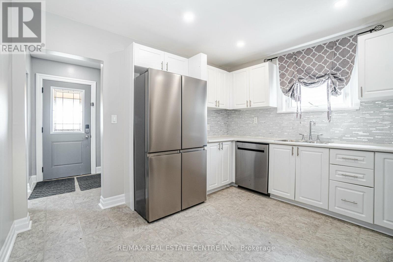 Upper Level - 102 Wilson Road S, Oshawa, Ontario  L1H 6B7 - Photo 12 - E13683962