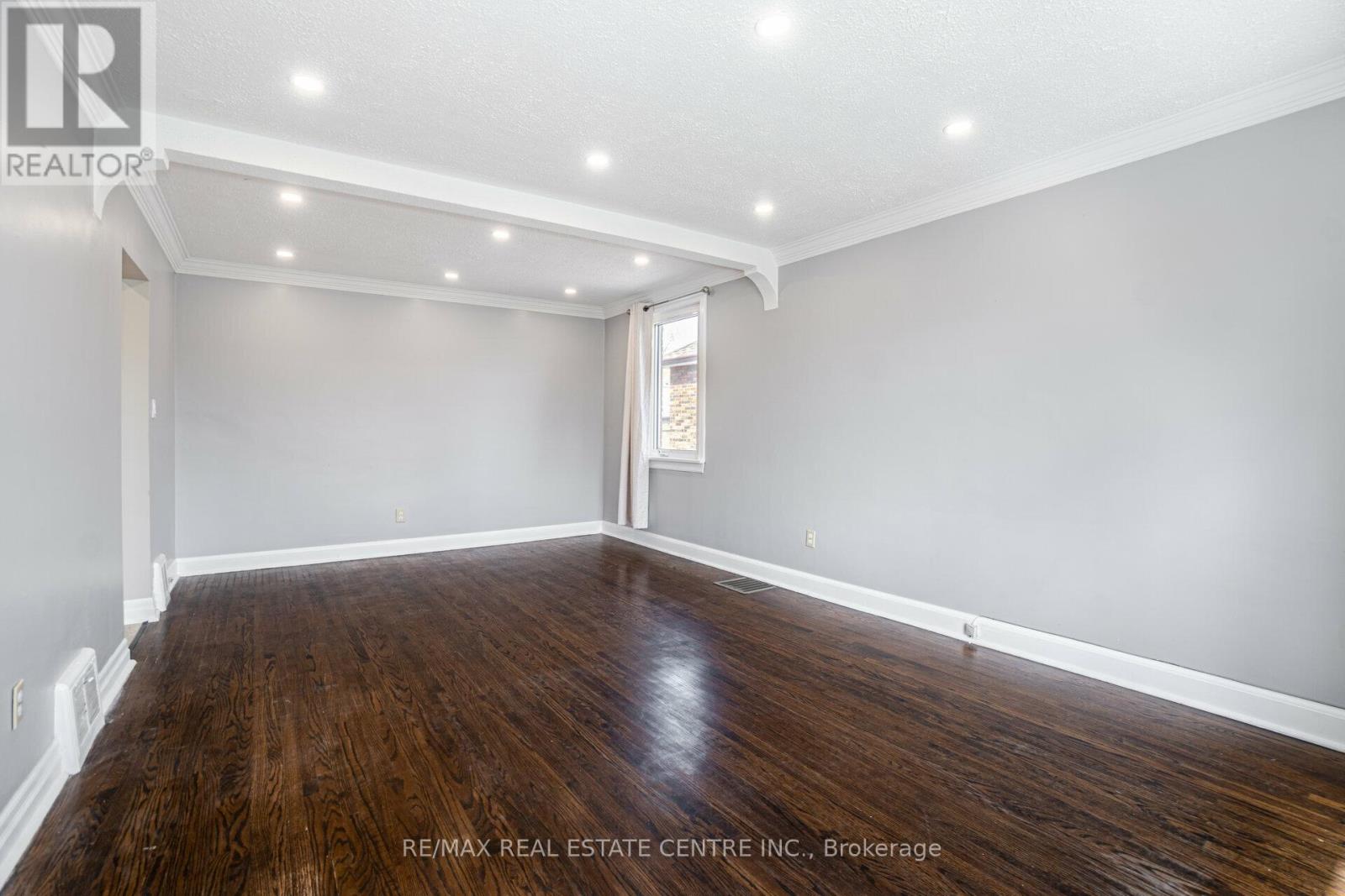 Upper Level - 102 Wilson Road S, Oshawa, Ontario  L1H 6B7 - Photo 8 - E13683962