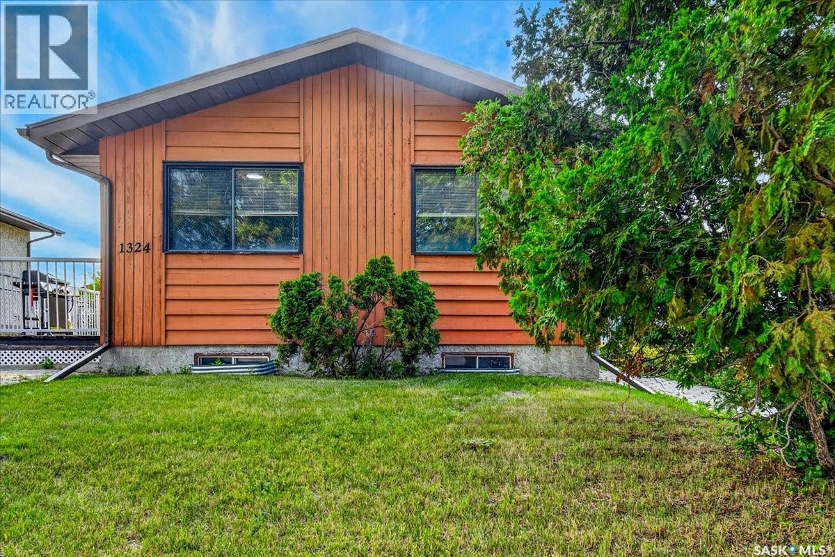 1324 Courtney Street, Regina, Saskatchewan  S4T 7S1 - Photo 2 - SK045573