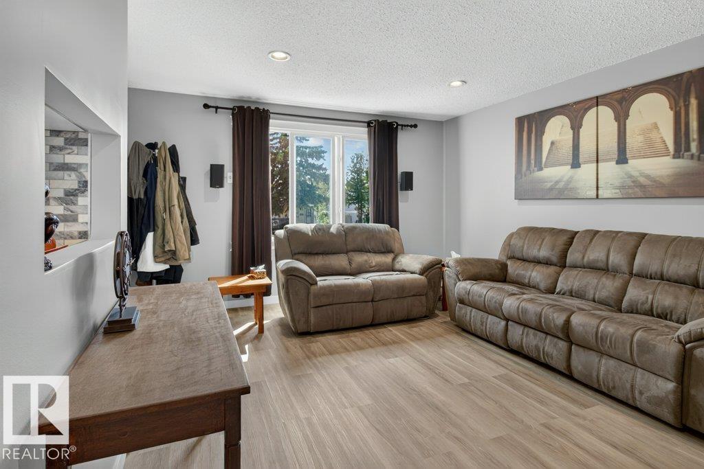 4624 36 Av NW, Edmonton, Alberta  T6L 3S3 - Photo 4 - E4504071