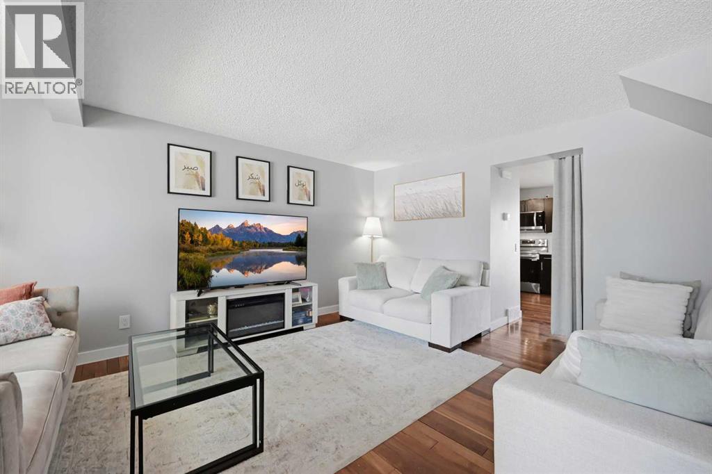 11, 1155 Falconridge Drive NE, Calgary, Alberta  T3J 1E1 - Photo 2 - A2318172