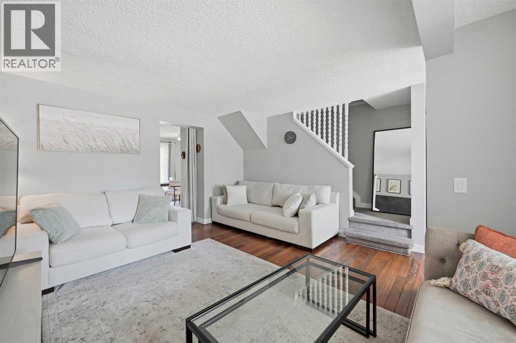 11, 1155 Falconridge Drive NE, Calgary, Alberta  T3J 1E1 - Photo 3 - A2318172