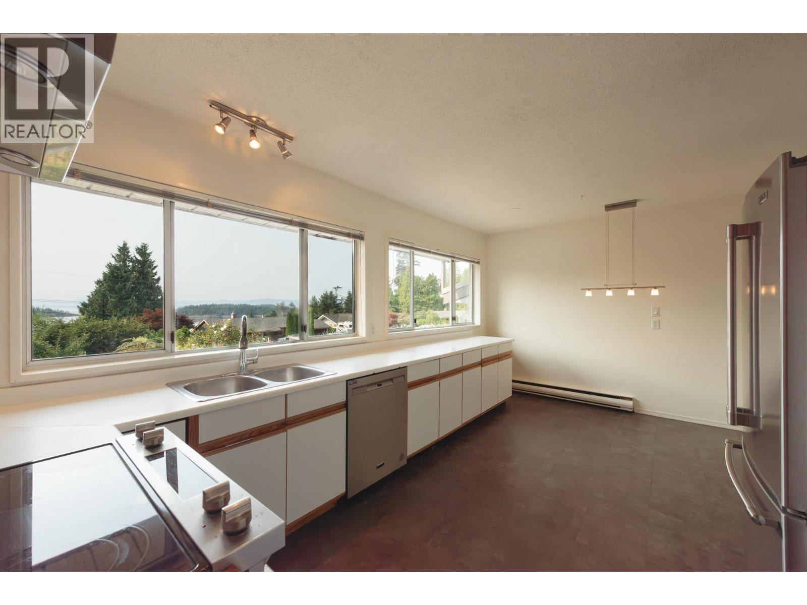 6504 Meier Road, Sechelt, British Columbia V7Z 0S8 - Photo 10 - R3156603
