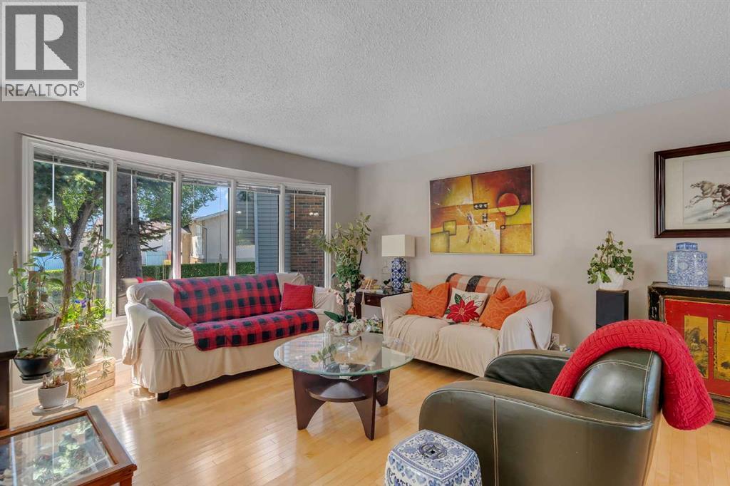 35 Rundlemere Place Ne, Calgary, Alberta  T1Y 3K4 - Photo 7 - A2335713