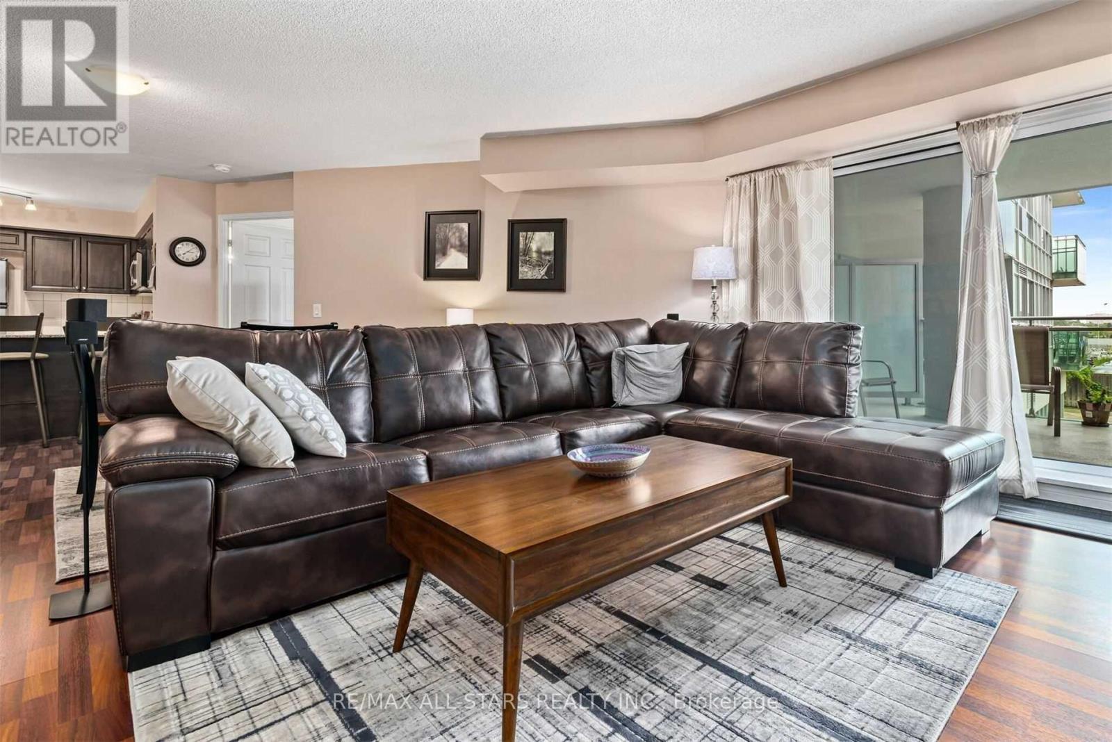 201 - 60 Fairfax Crescent, Toronto, Ontario  M1L 0E1 - Photo 4 - E13636026
