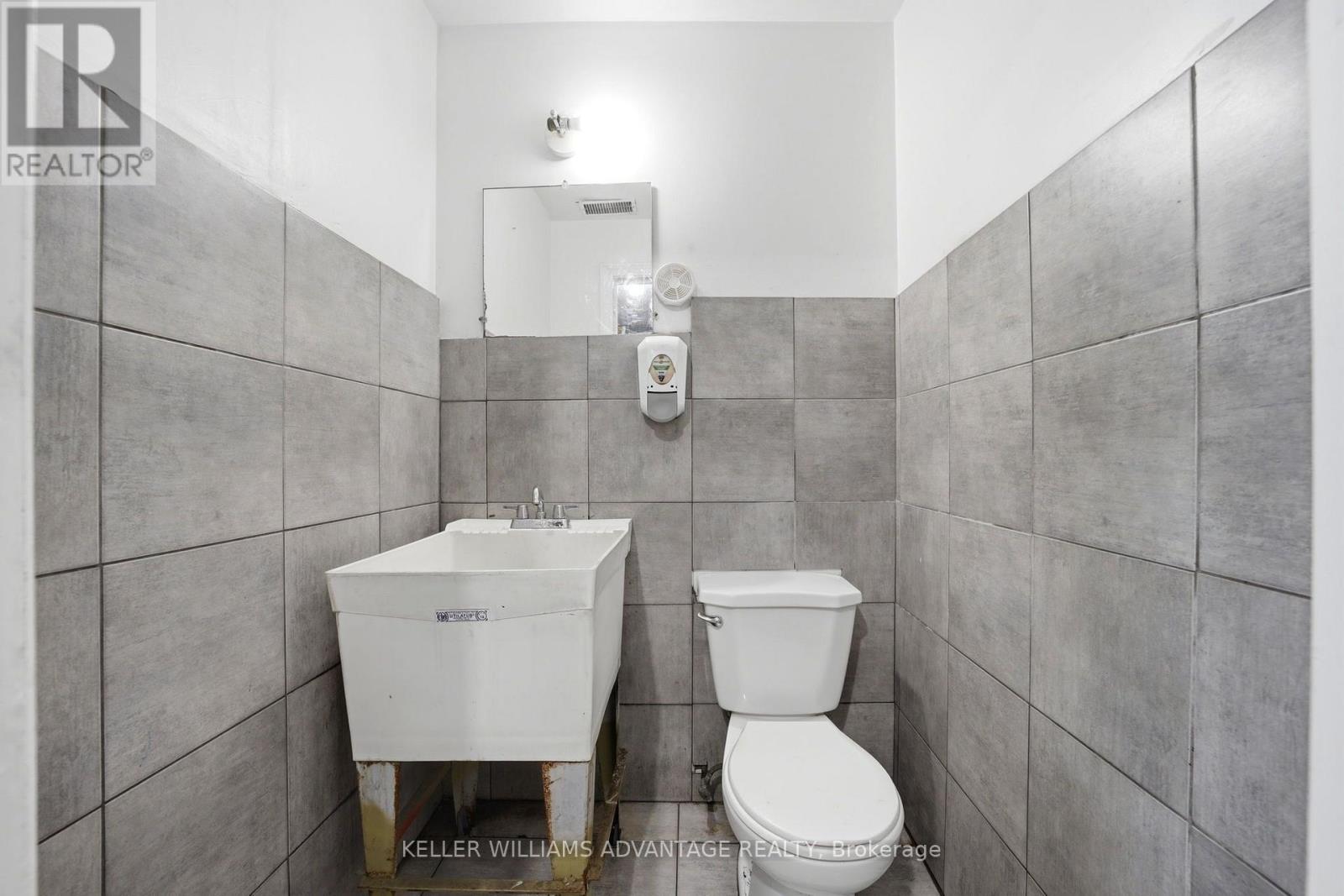 20 Jenet Avenue, Toronto, Ontario  M6H 1R4 - Photo 11 - W13685472