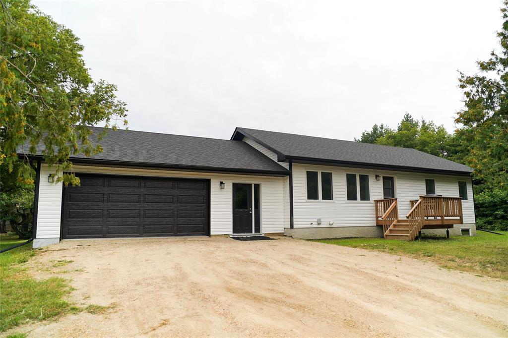 116 Ginn Avenue E, Dominion City, Manitoba  R0A 0H0 - Photo 0 - 202620711