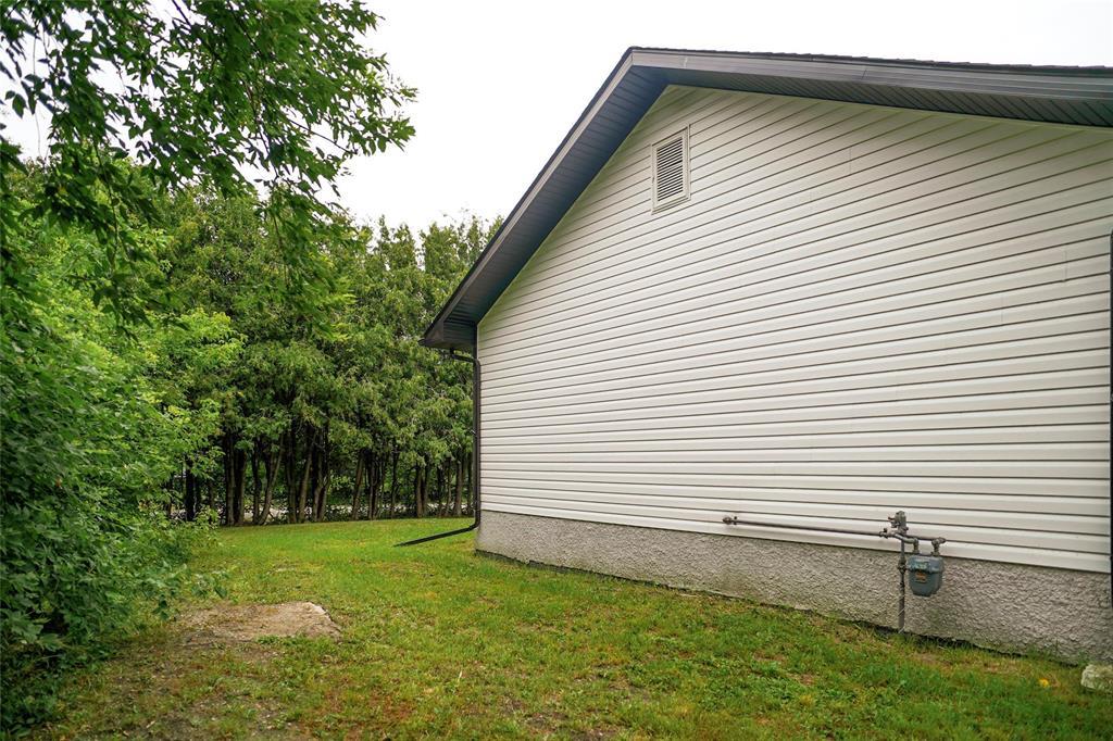116 Ginn Avenue E, Dominion City, Manitoba  R0A 0H0 - Photo 3 - 202620711