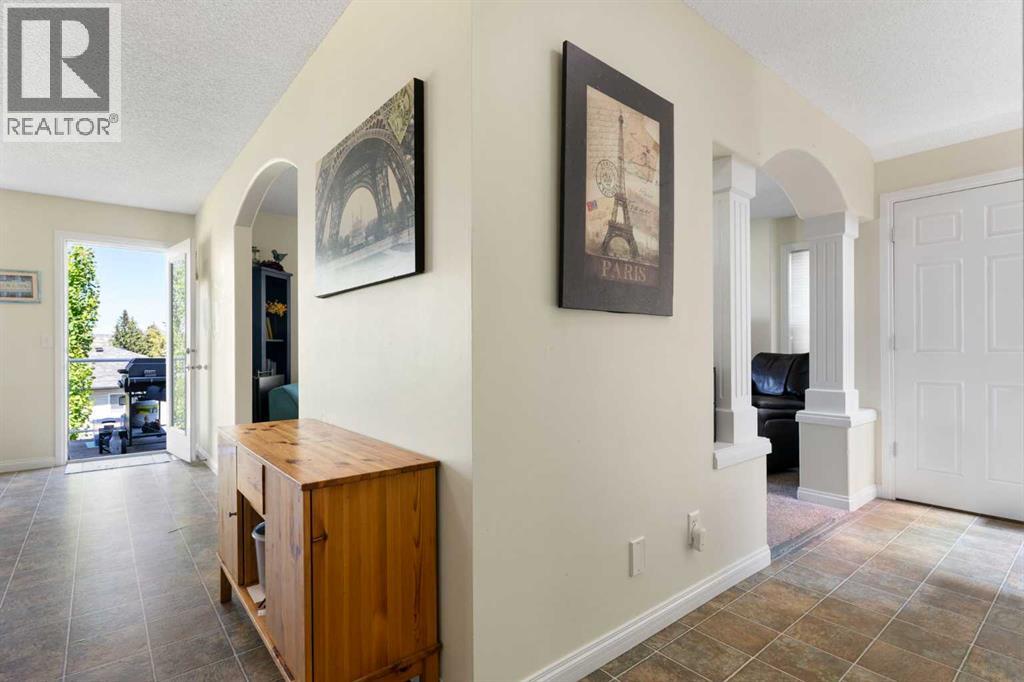 151 Bow Ridge Crescent, Cochrane, Alberta  T4C 1V2 - Photo 9 - A2327661
