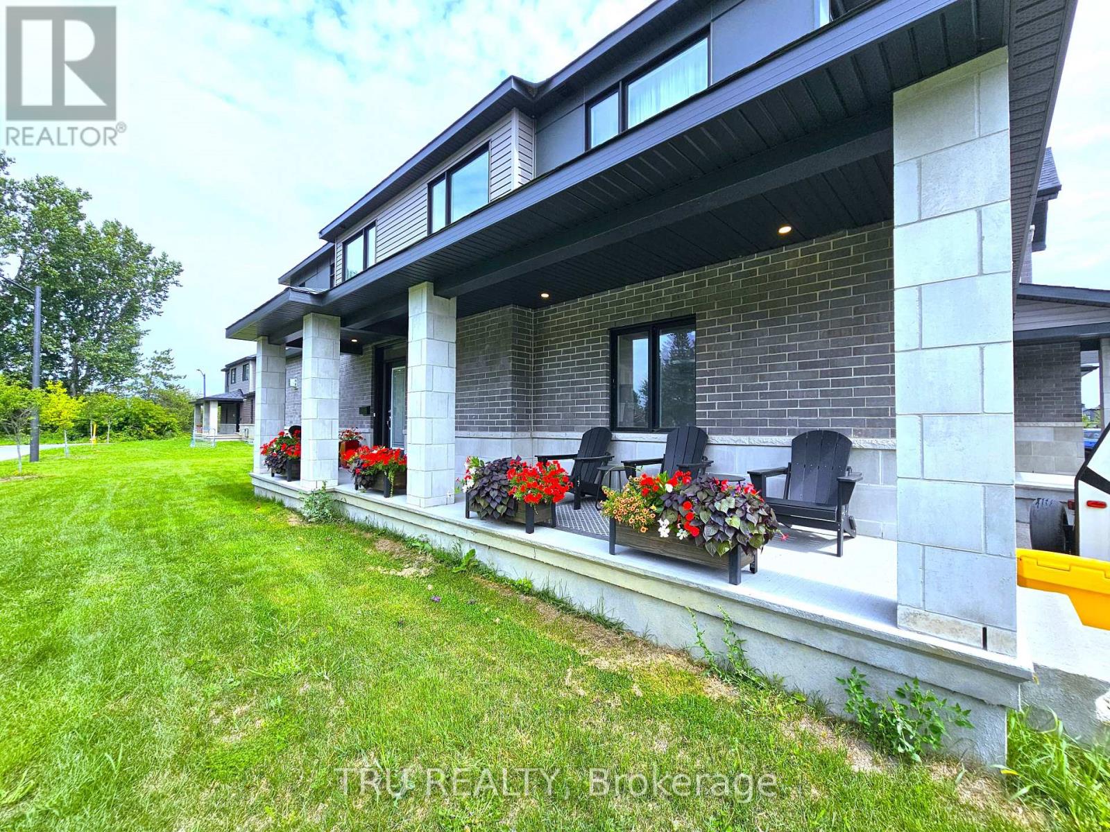 332 Makobe Lane, Ottawa, Ontario  K4M 0M1 - Photo 4 - X13685542
