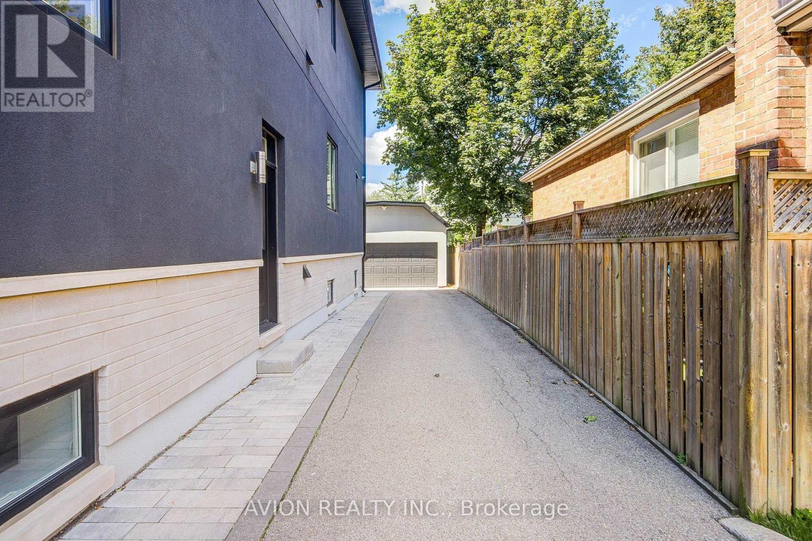 Bsmt - 28 Monarchdale Avenue, Toronto, Ontario  M6M 2S7 - Photo 3 - W13660418