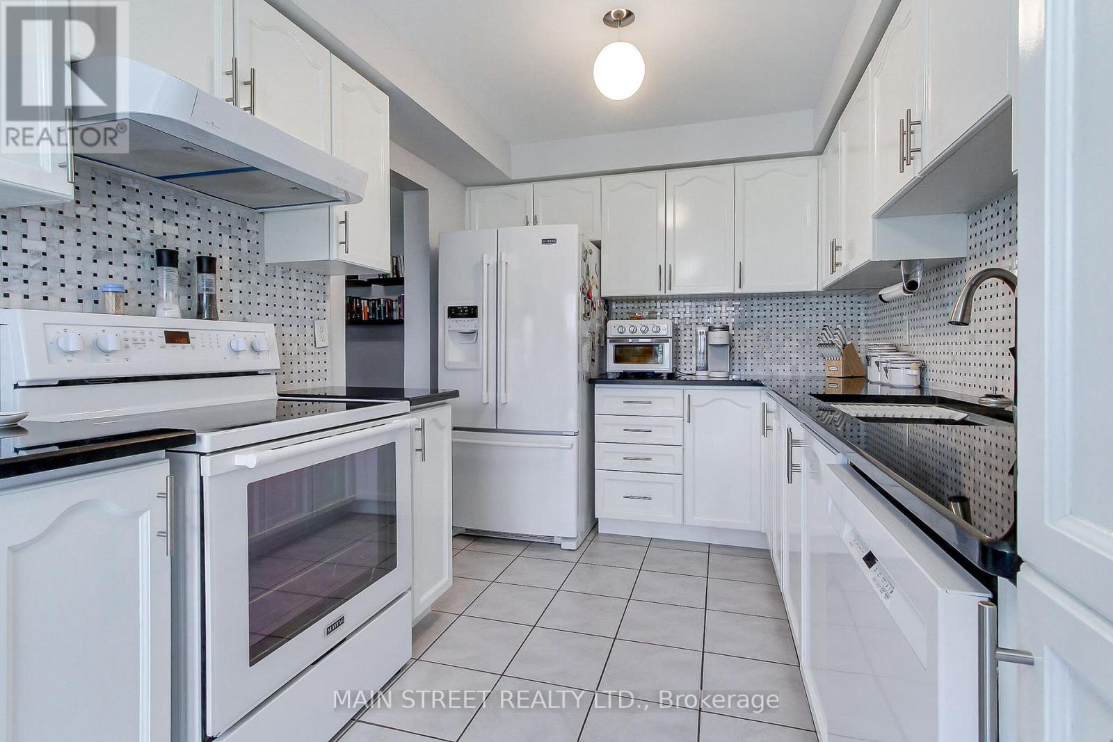 17 Hirst Avenue, Georgina, Ontario  L4P 4E6 - Photo 14 - N13685538