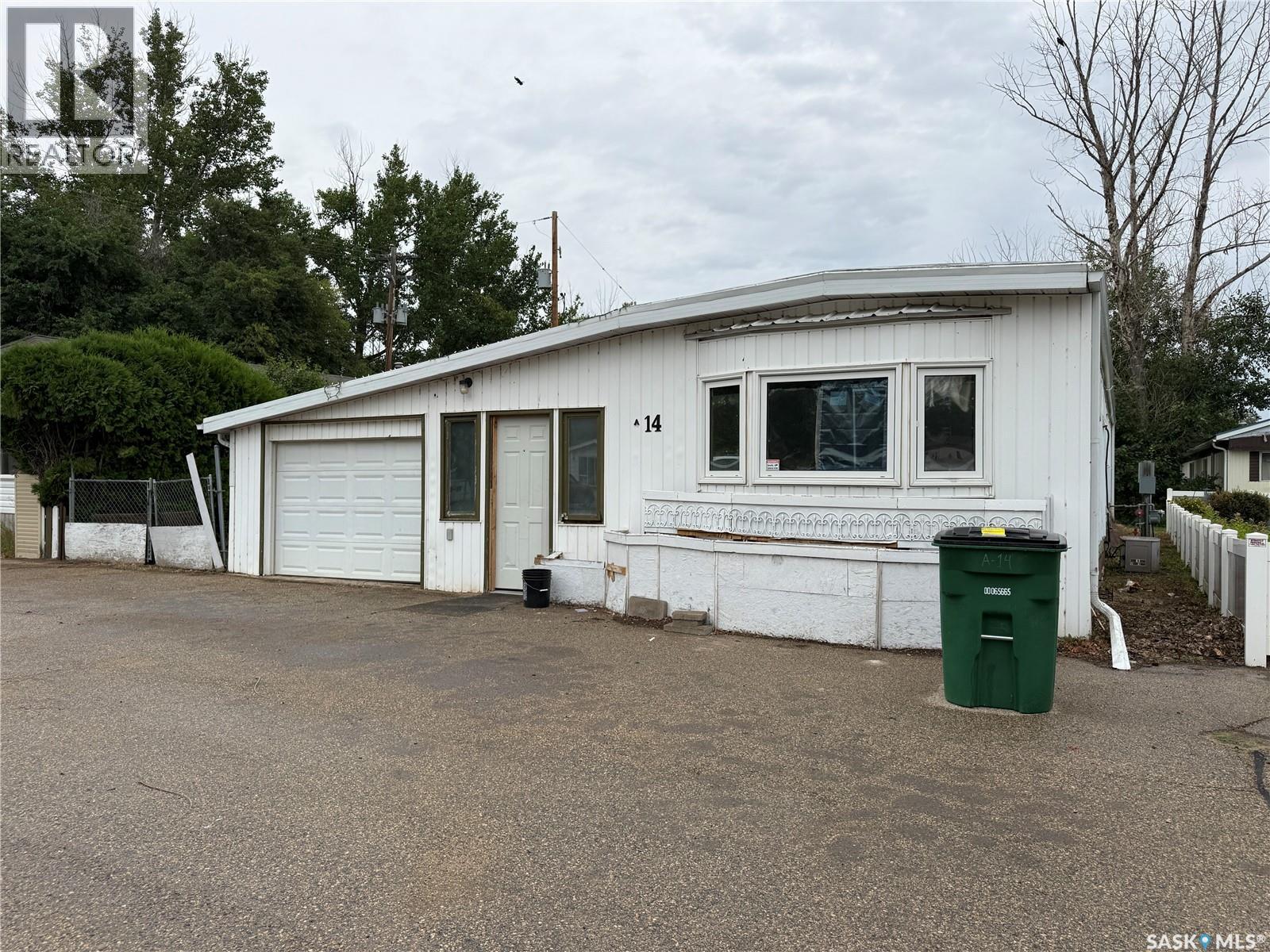 A14 1455 9th Avenue Ne, Moose Jaw, Saskatchewan  S6J 1C6 - Photo 1 - SK045878