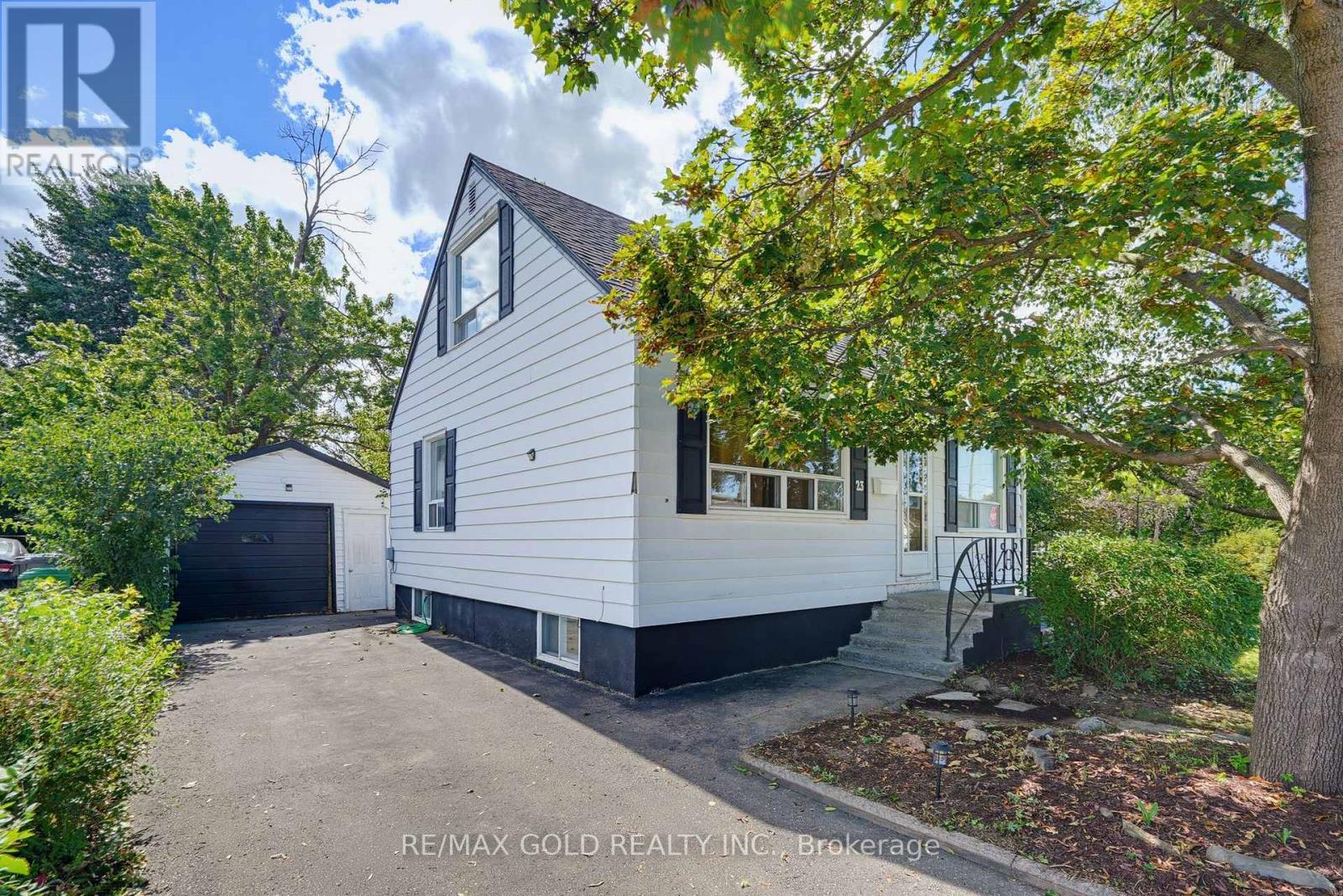 23 PLEASANTVIEW AVENUE, Brampton, Ontario