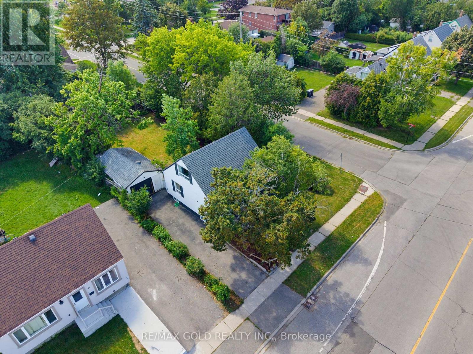 23 Pleasantview Avenue, Brampton, Ontario  L6X 1W5 - Photo 2 - W13685502