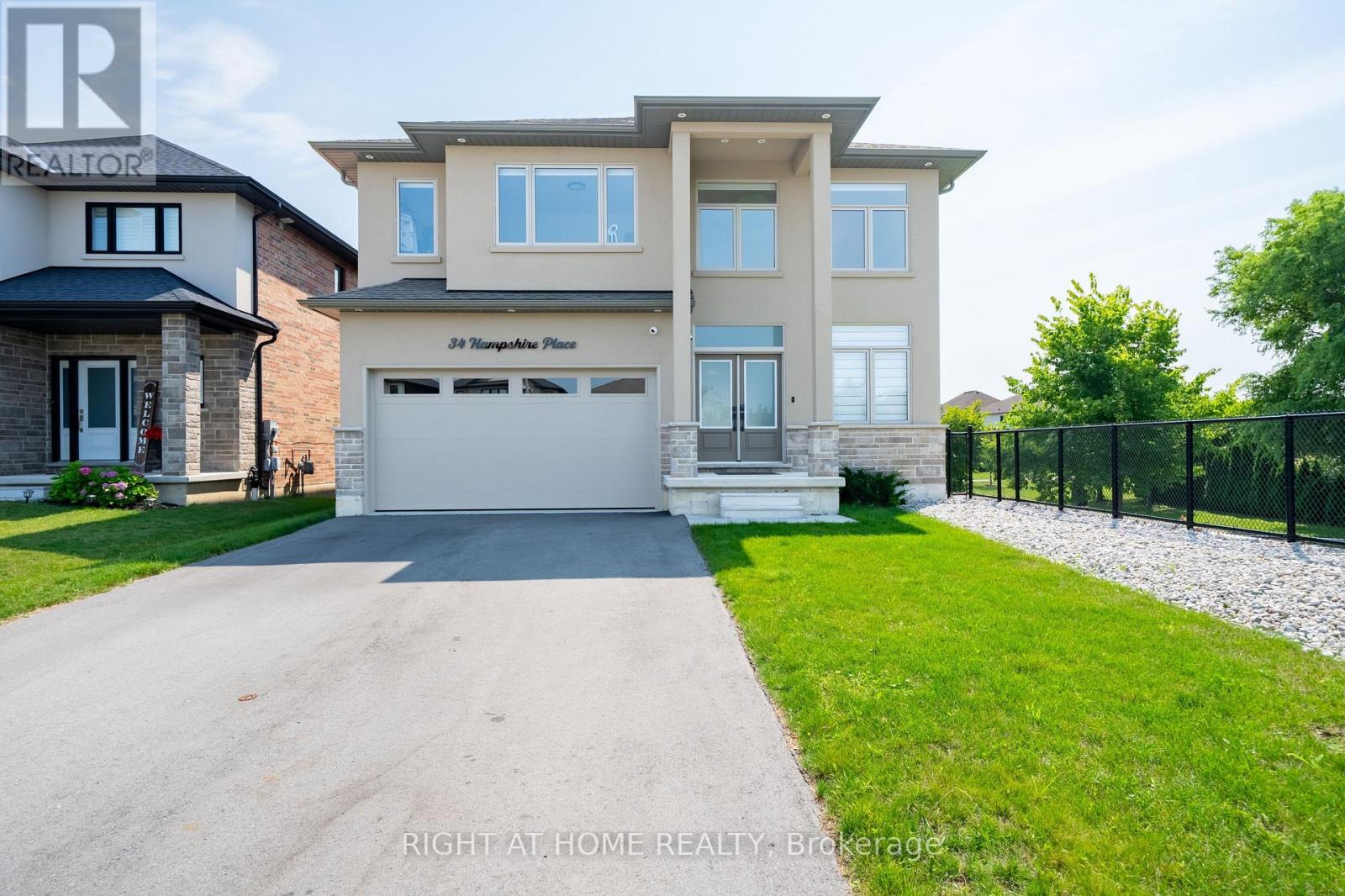 34 HAMPSHIRE PLACE, Hamilton, Ontario