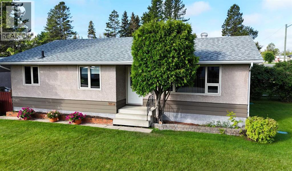 4303 8 Avenue, Edson, Alberta  T7E 1A8 - Photo 2 - A2337247
