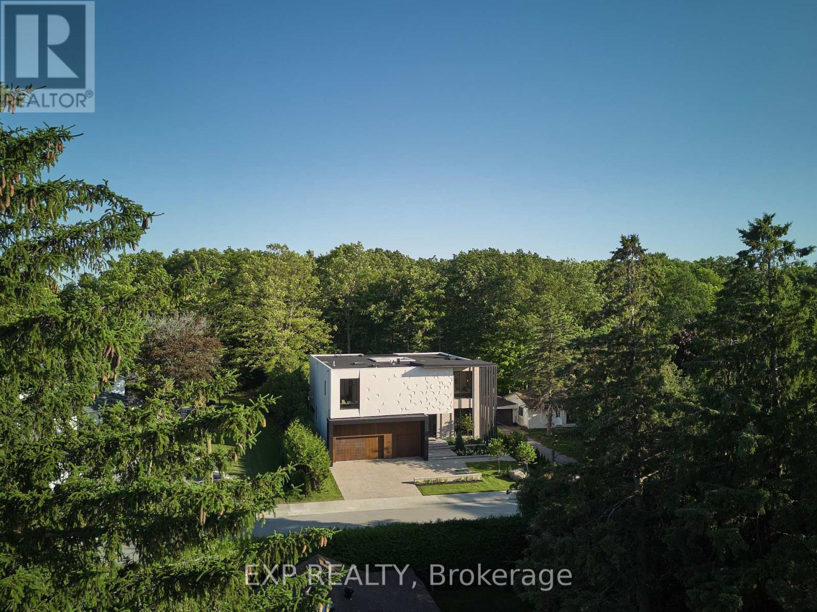 105 Park Crescent, Richmond Hill, Ontario  L4E 3J5 - Photo 4 - N13439036