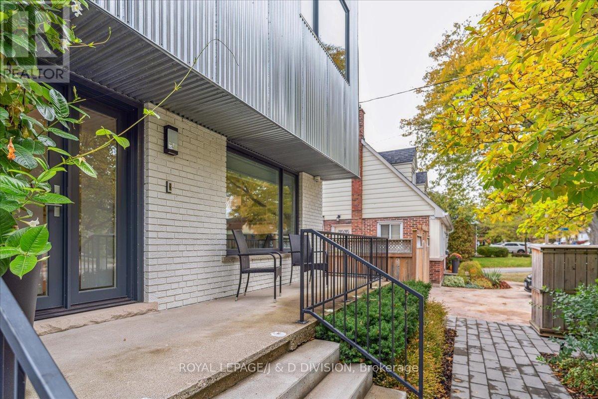 16 Forty First Street, Toronto, Ontario M8W 3N5 - Photo 3 - W13685552