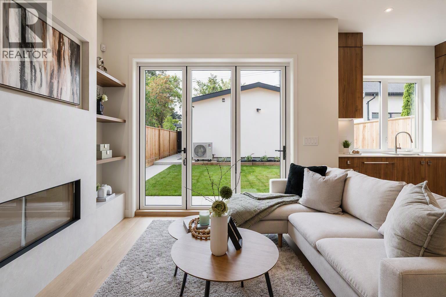 2 456 E 38th Avenue, Vancouver, British Columbia V5W 1H7 - Photo 1 - R3156634