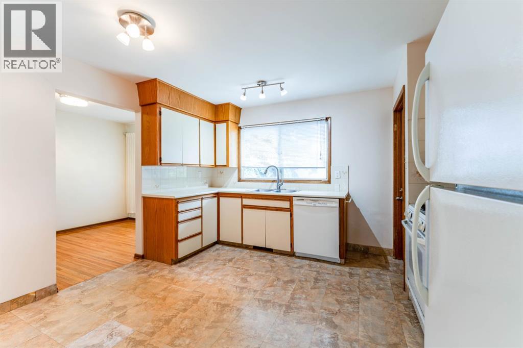 7511 Huntridge Crescent Ne, Calgary, Alberta  T2K 4C8 - Photo 12 - A2323516