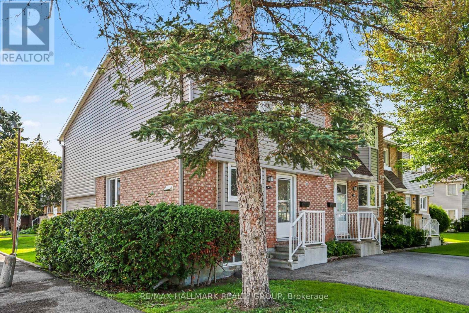 1747a Lamoureux Drive, Ottawa, Ontario K1E 2N3 - Photo 2 - X13685562