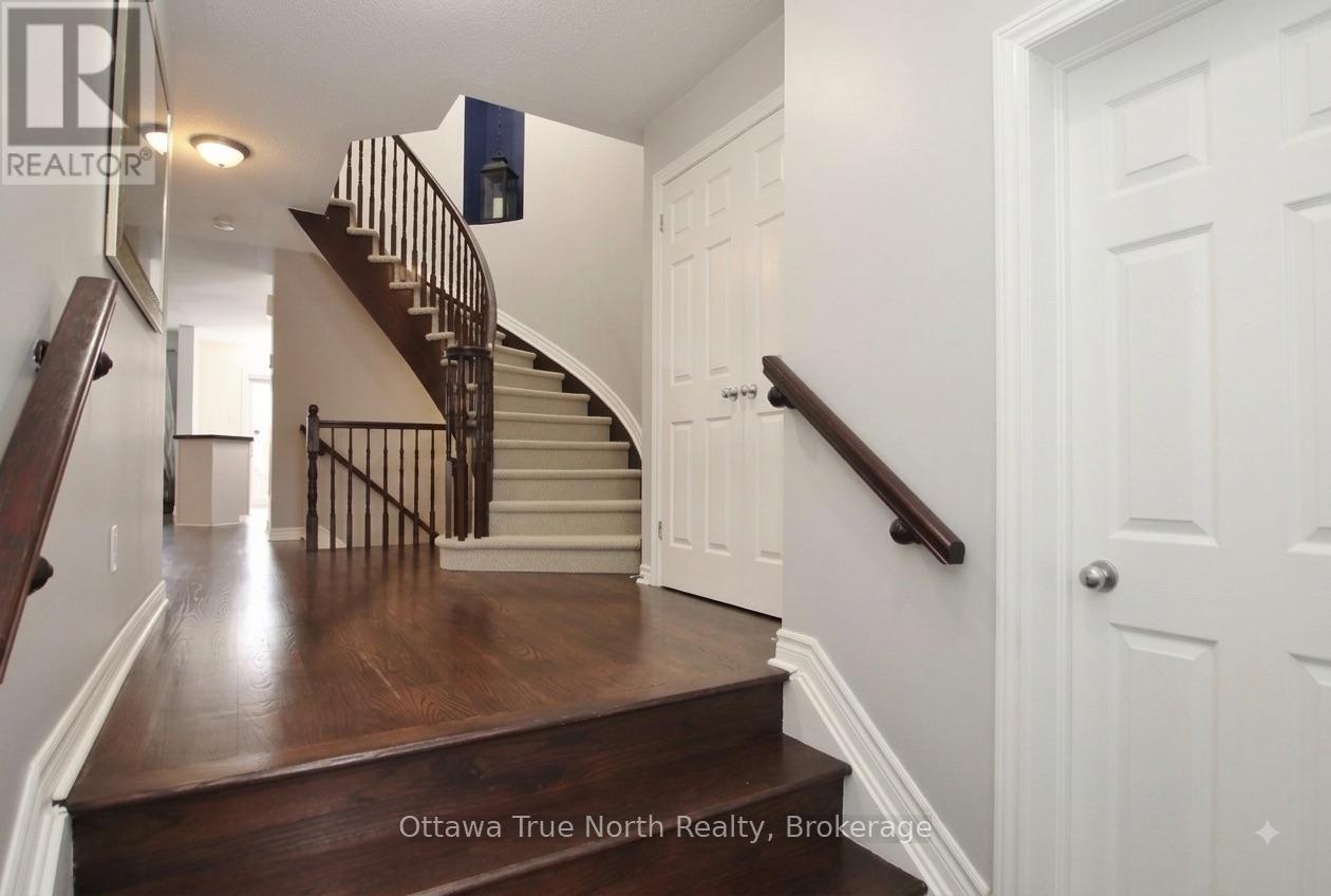 601 Malkowski Street, Ottawa, Ontario K2K 0B4 - Photo 2 - X13685586