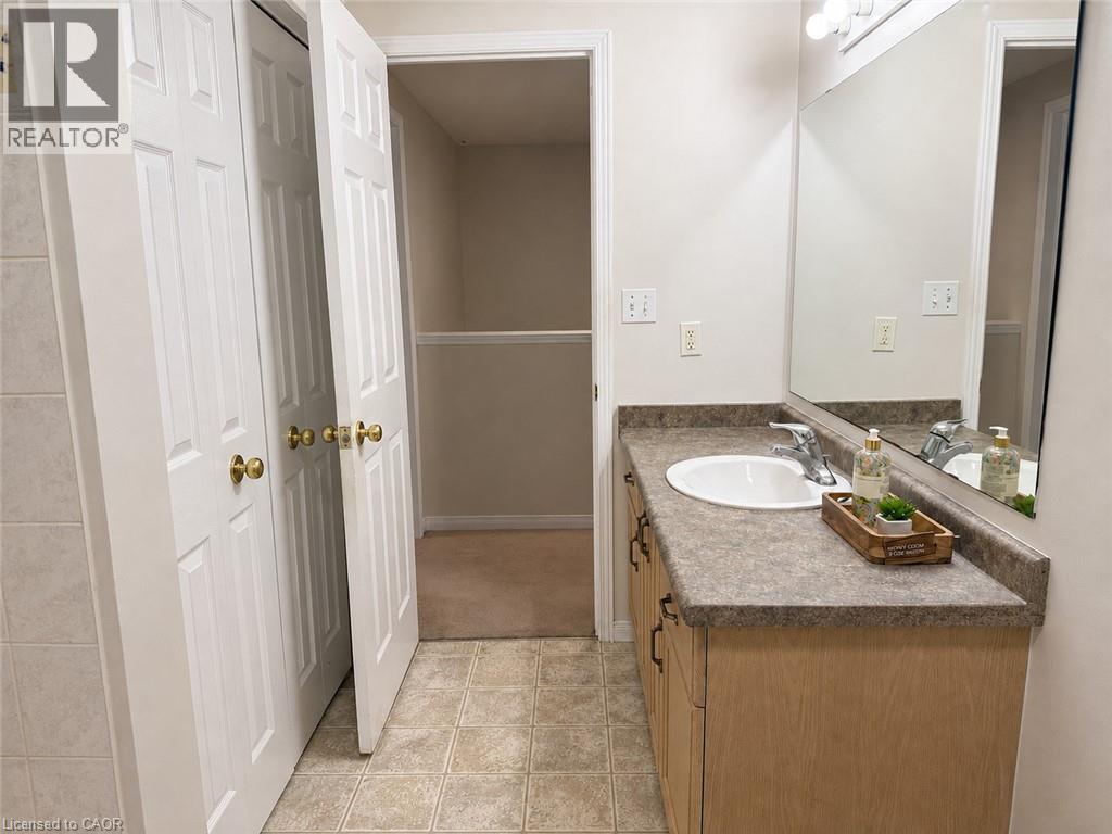 974 Creekside Drive, Waterloo, Ontario  N2V 2W5 - Photo 16 - 40856218