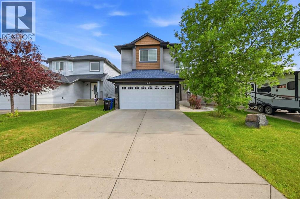 793 Luxstone Landing Sw, Airdrie, Alberta  T4B 3K9 - Photo 2 - A2329711