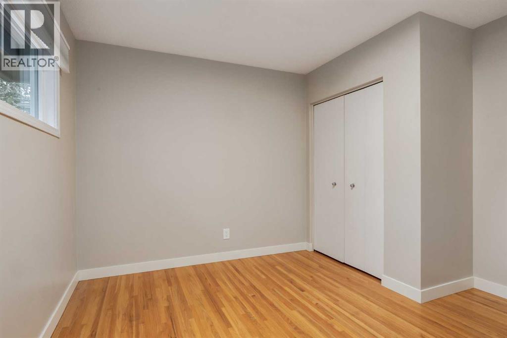 30 Hutton Place SW, Calgary, Alberta  T2V 3B6 - Photo 12 - A2336909