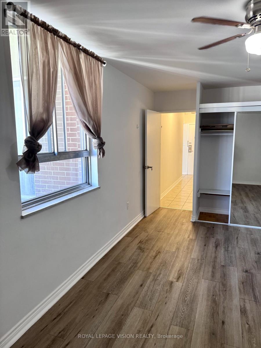 2801 - 5 Massey Square, Toronto, Ontario  M4C 5L6 - Photo 15 - E13683210