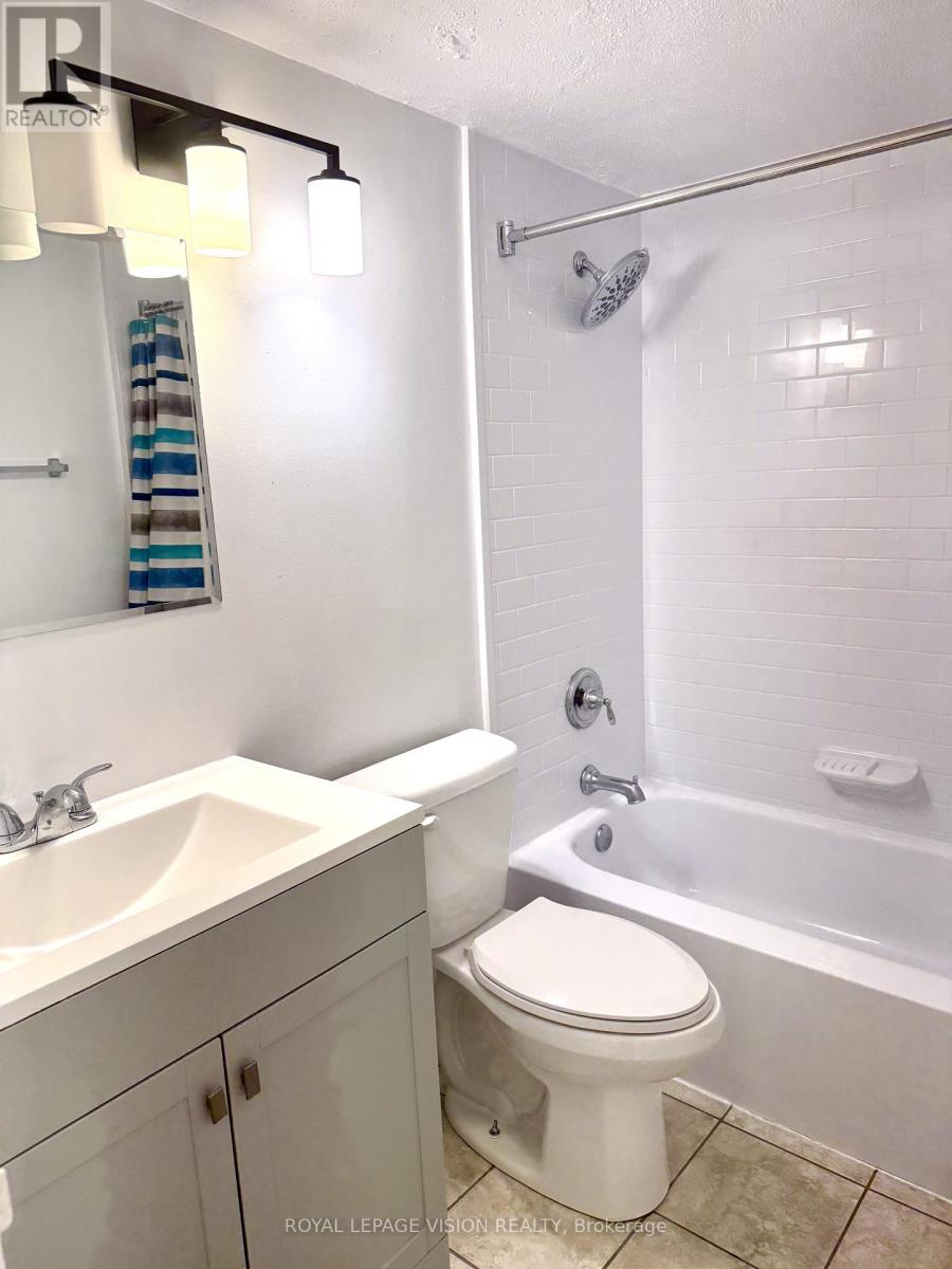 2801 - 5 Massey Square, Toronto, Ontario  M4C 5L6 - Photo 11 - E13683210